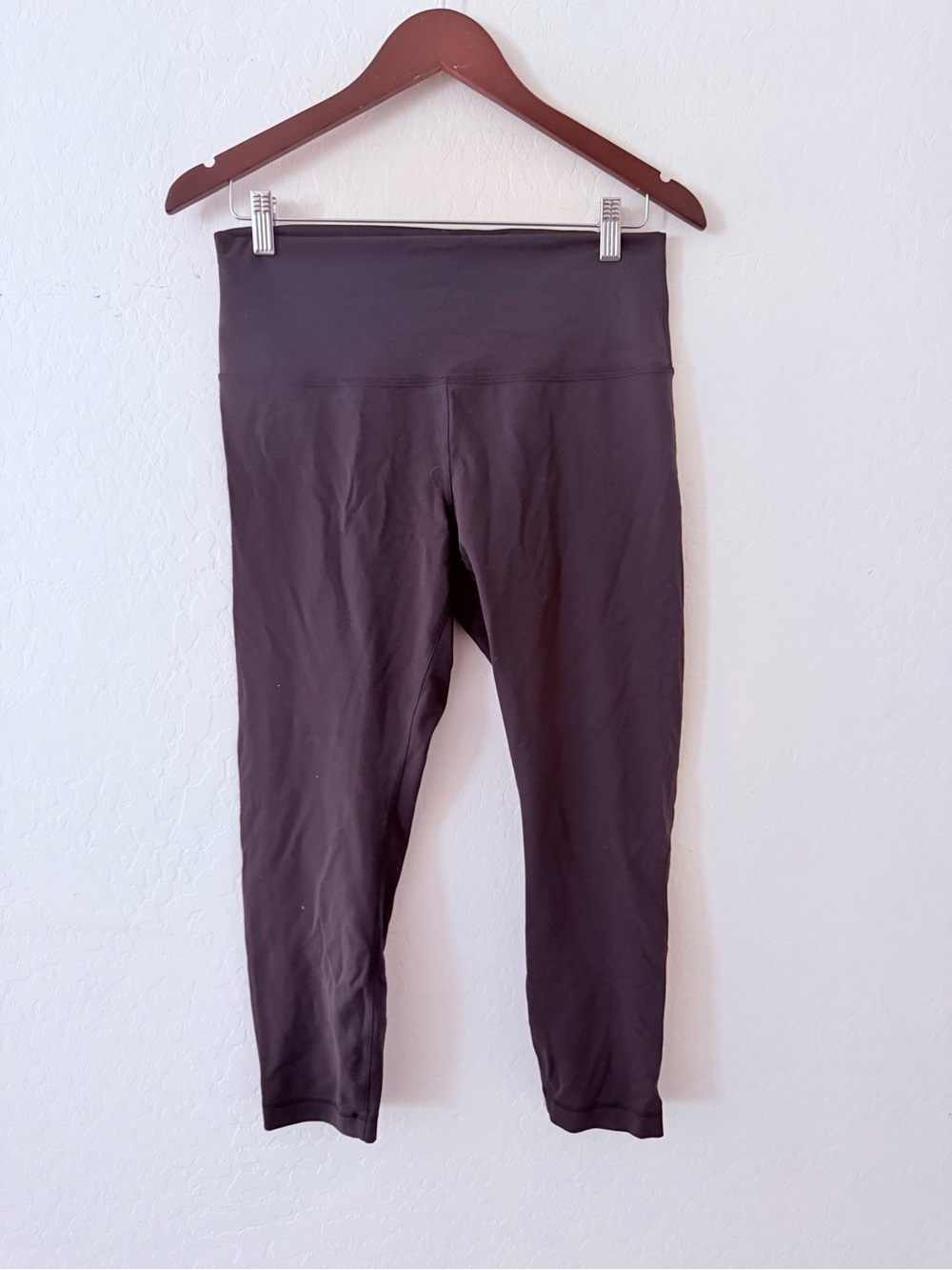 Lululemon Women’s Black High-Rise Crop Leggings Size‎ 12 Yoga Running Workout